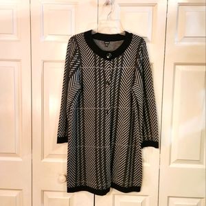 Rafaella Knee Length Sweater / Duster. Black and White Geometric Pattern. Medium